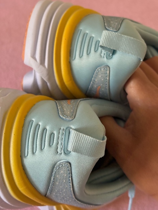 Hoka Bondi 8 Women Shoes Sneakers Excellent Condition Size 7B - Picture 6 of 9